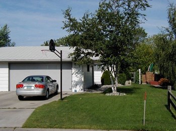 2414 Country Club Parkway 3 Beds House for Rent