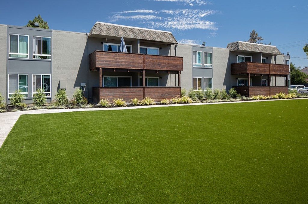 Corner Rear Lawn  l Fremont Ca Apartments for rent