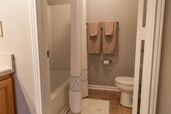 1500 Windsor Court 1-3 Beds Apartment for Rent - Photo Gallery 20