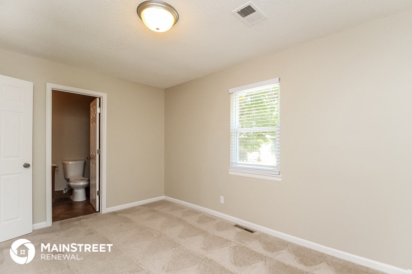 the master bedroom of this manufactured home has a bathroom and a door to the toilet