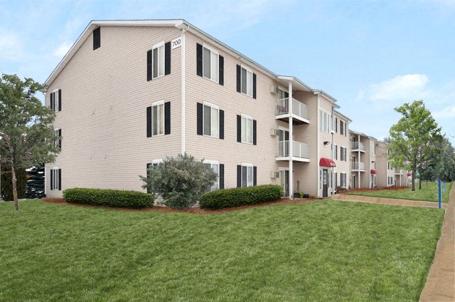 Building at Griswold Estates Apartments, Auburn, IN