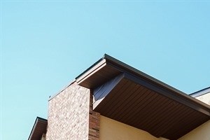Well maintained landscaping and exterior buildings at Equinox Apartments