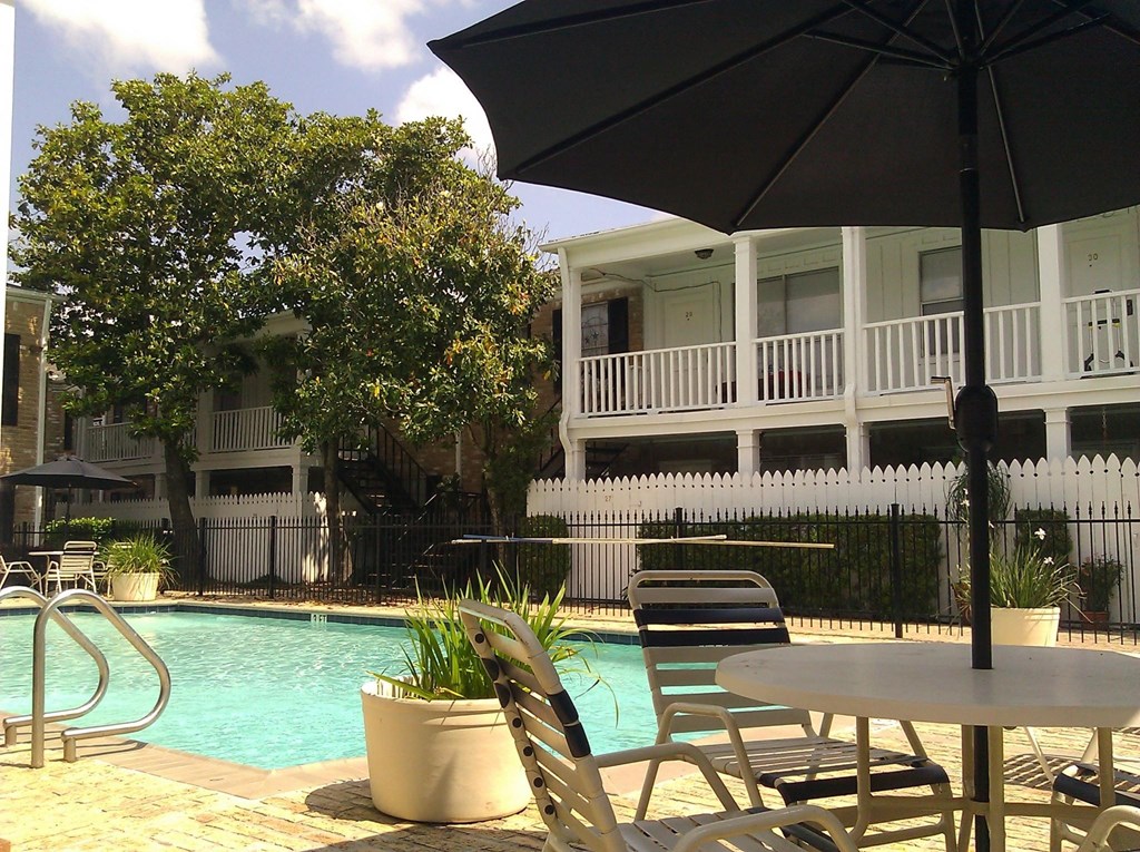 The Winrock Apartments, 2100 Winrock Blvd., Houston, TX RentCafe