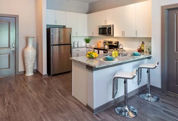 Kitchen Bar With Granite Counter Top at Hudson Northridge, Sandy Springs, Georgia