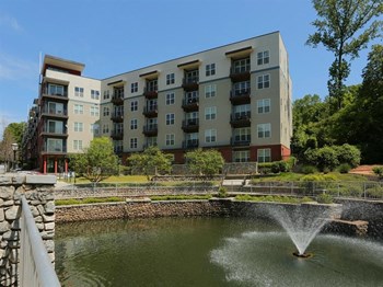 390 Stovall Street SE 1-2 Beds Apartment for Rent - Photo Gallery 2