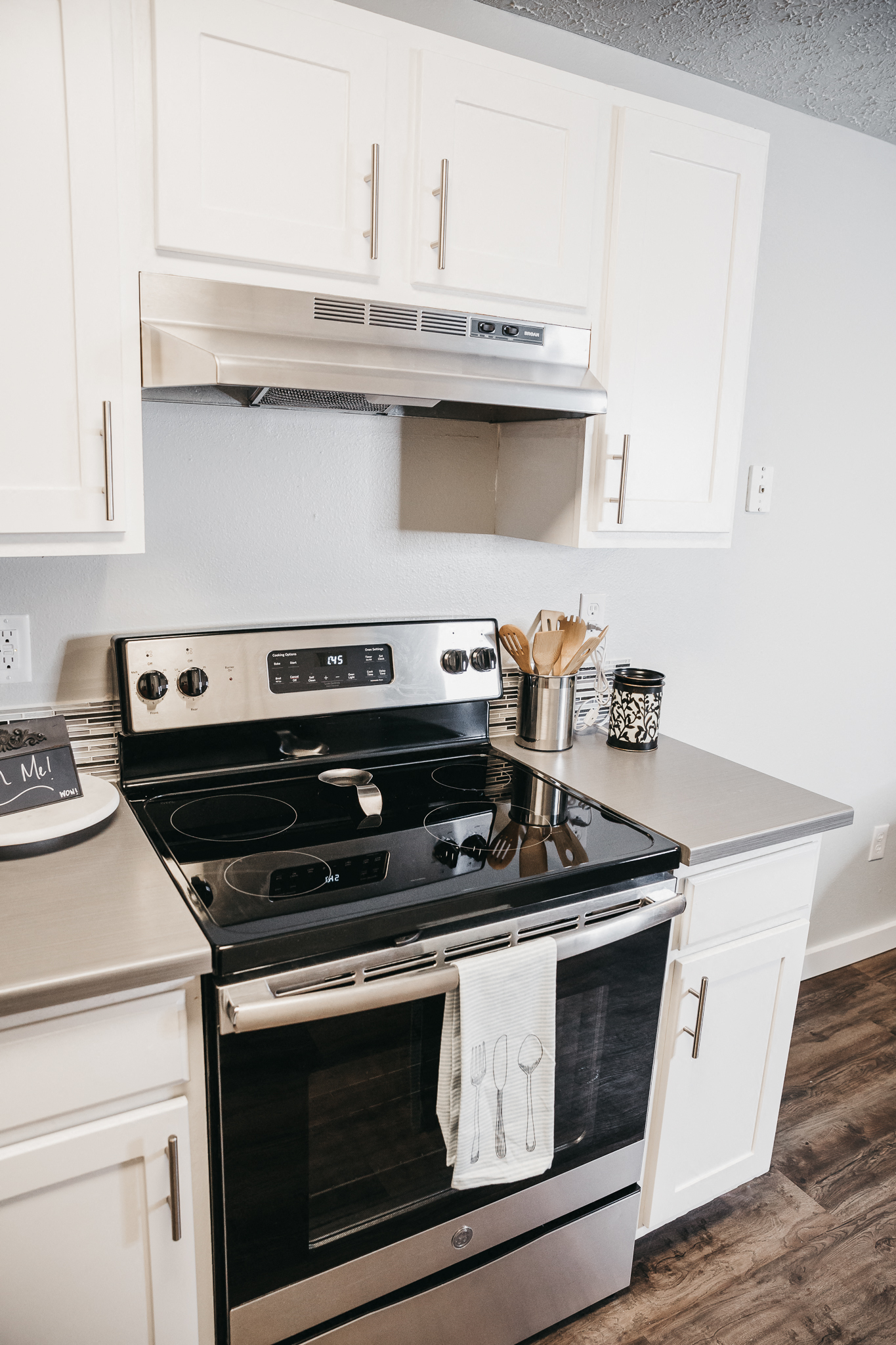 GoGo Heights Apartments Kitchen Counter