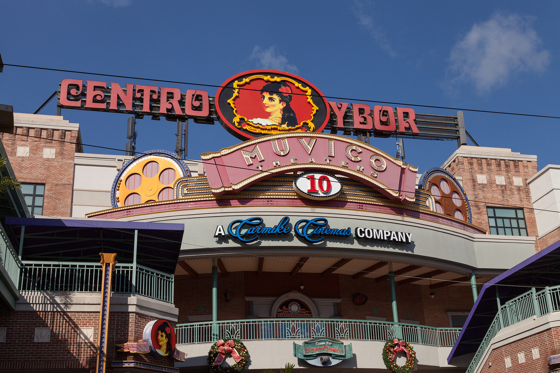 Nearby Ybor City is known for vintage shops, boutiques, and Cuban and Latin American eateries.