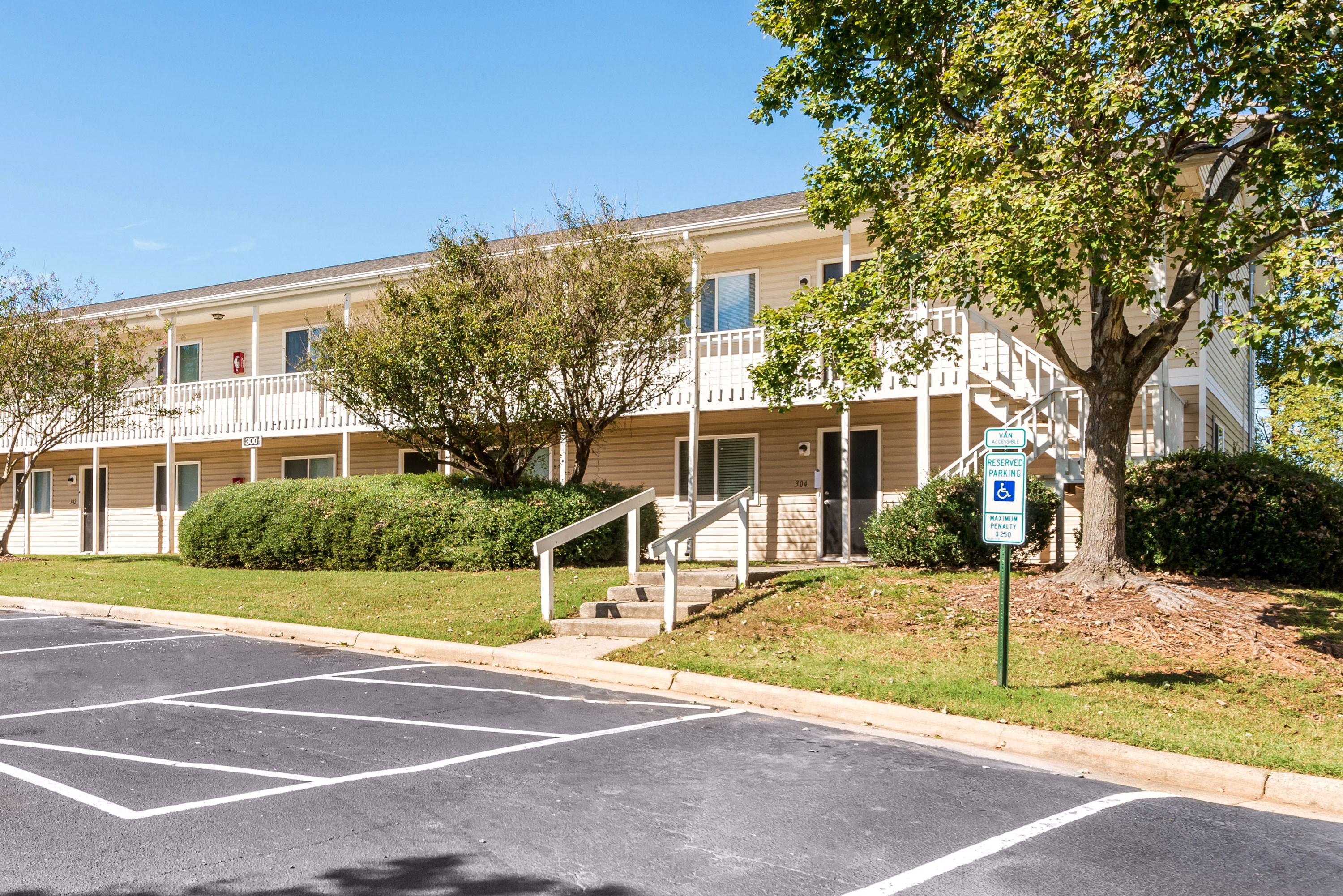 Crestview Huntington Apartments In Concord Nc