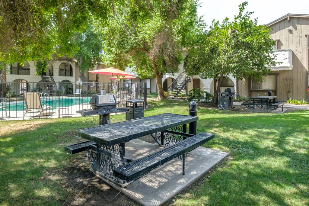 Garden Picnic Area at Barcelona Apartments, Visalia