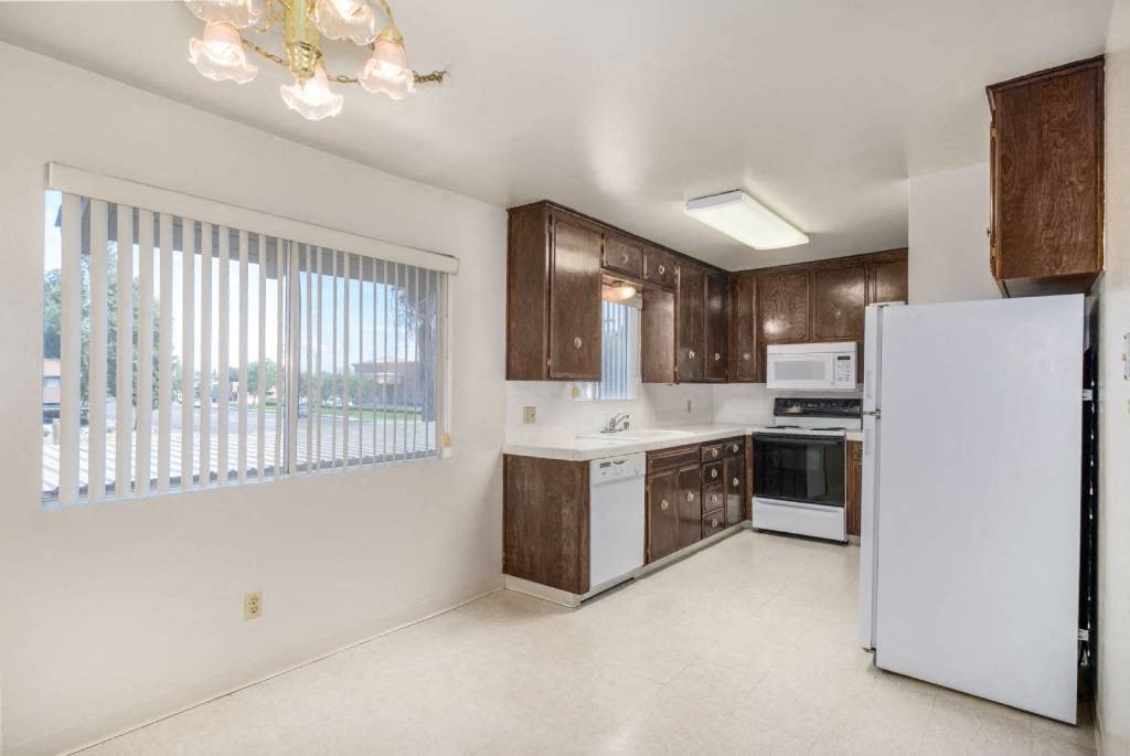 Modular Kitchen at Barcelona Apartments, Visalia, CA, 93277