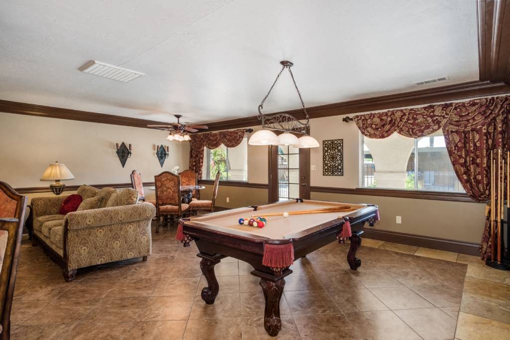 Resident Lounge at Casa Del Rio Apartments, Fresno, CA