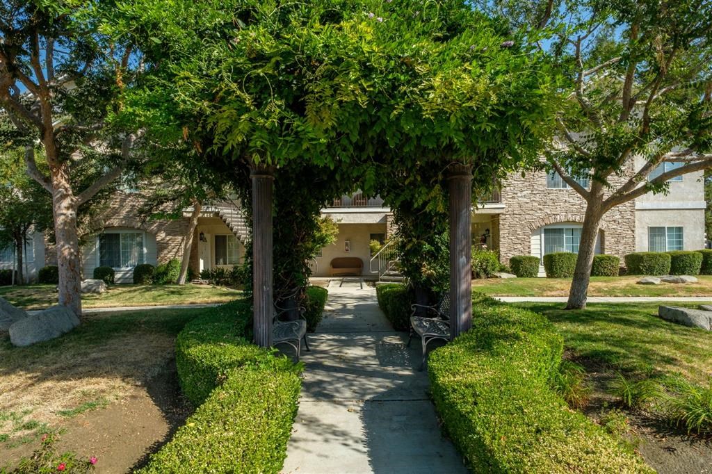 Courtyard Garden Space at Dartmouth Tower at Shaw, Clovis, CA
