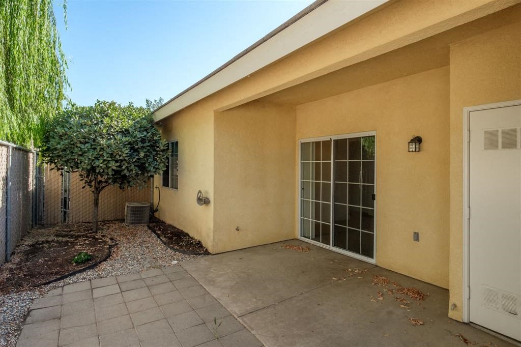 Courtyard View at Dartmouth Tower at Shaw, Clovis, 93612