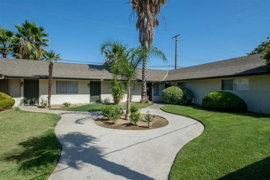 Walking Path at Reef Apartments, Fresno, 93704