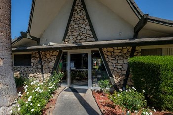 Leasing Center External View Leasing Center External View at Reef Apartments, Fresno, California - Photo Gallery 3