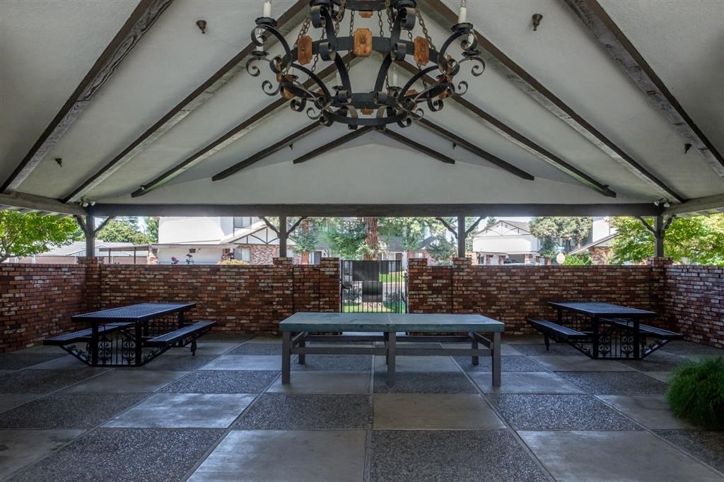 Picnic Area at Scottsmen Too Apartments, California