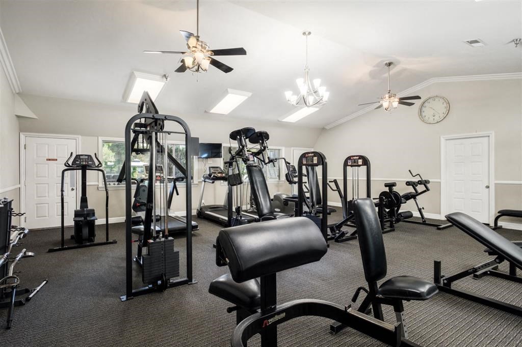 Fitness Center With Modern Equipment at Scottsmen Too Apartments, Clovis, CA, 93612