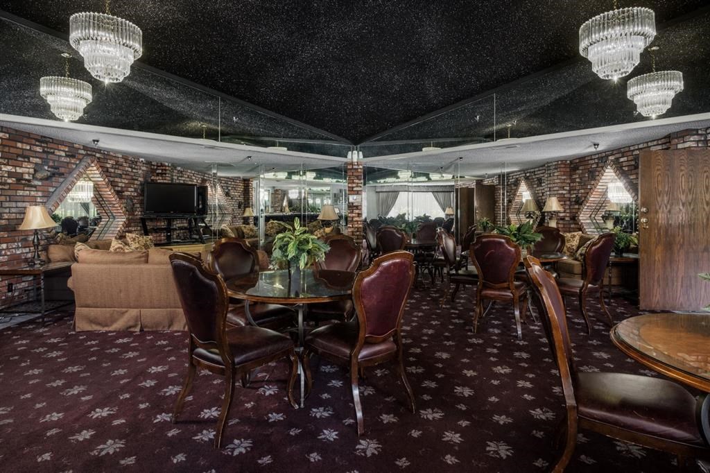 Posh Lounge Area In Clubhouse at Scottsmen Too Apartments, Clovis, 93612