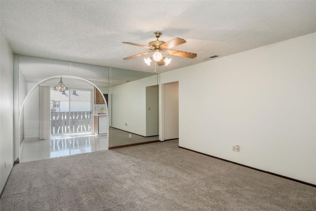 Ceiling Fan In Living Room at Scottsmen Too Apartments, California, 93612
