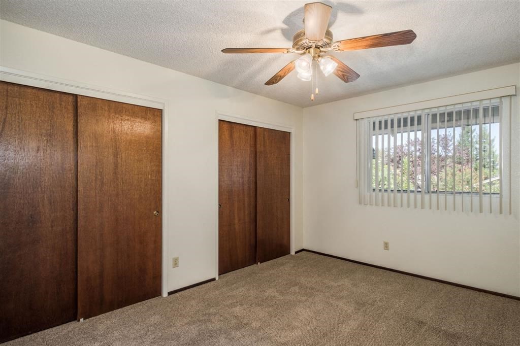 Bay windows at Scottsmen Too Apartments, California