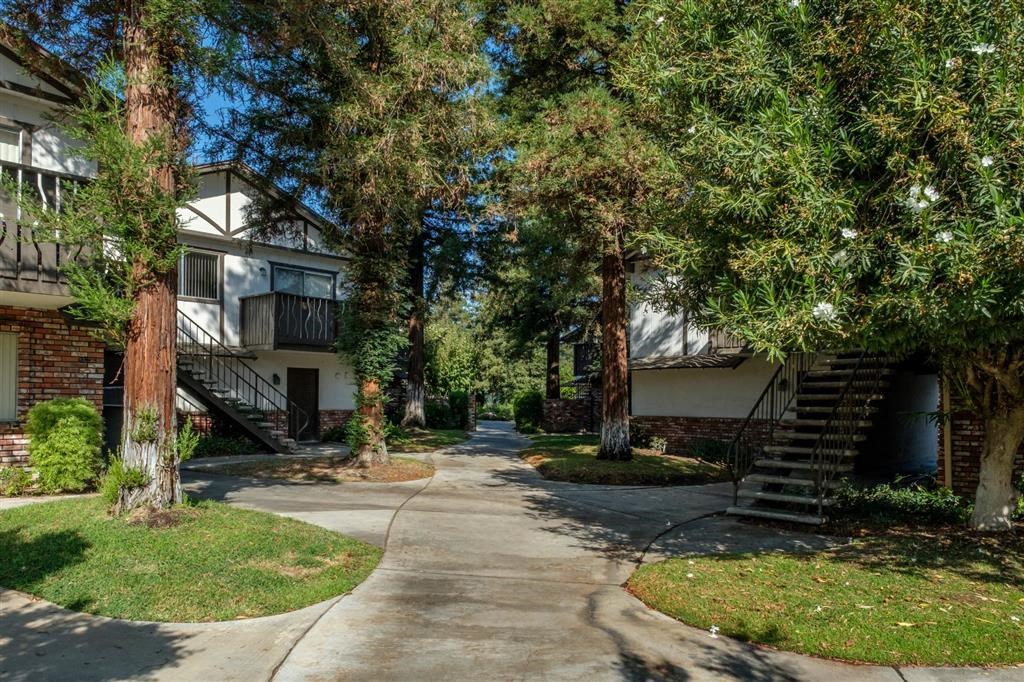Courtyard View at Scottsmen Too Apartments, Clovis, 93612