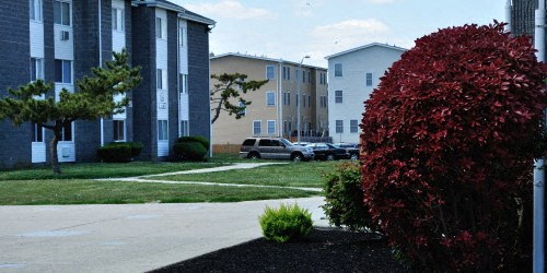 a sidewalk in front of an apartment building