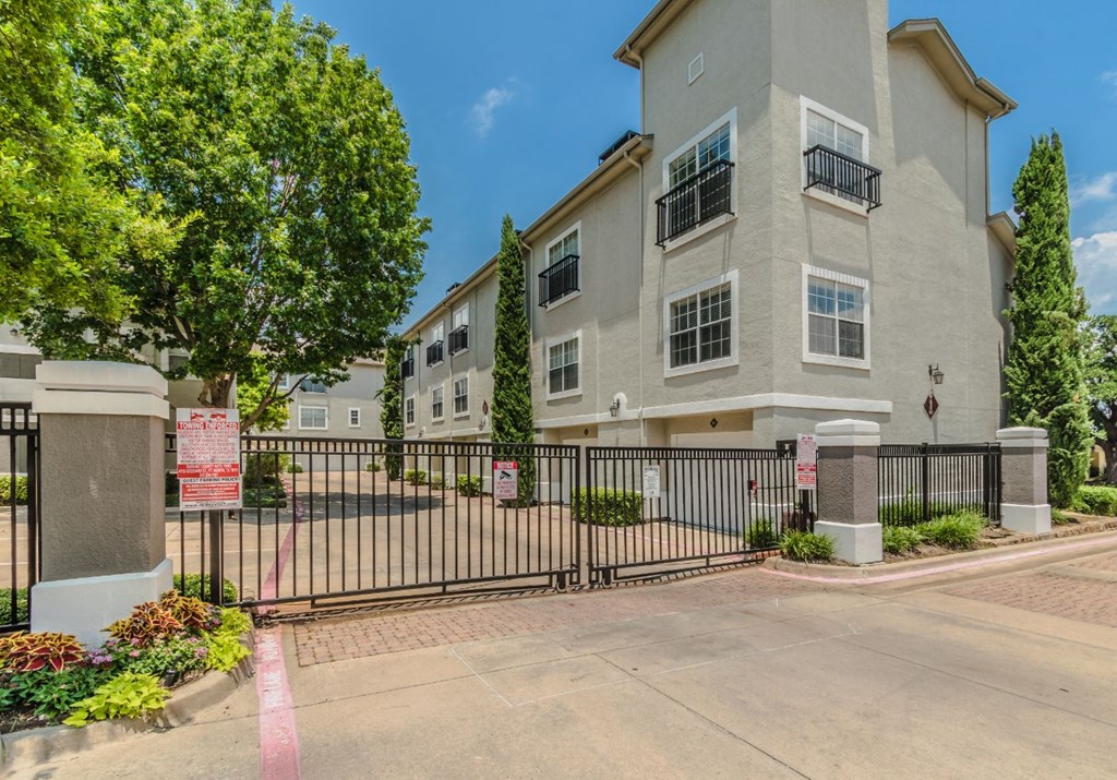 luxury townhomes fort worth