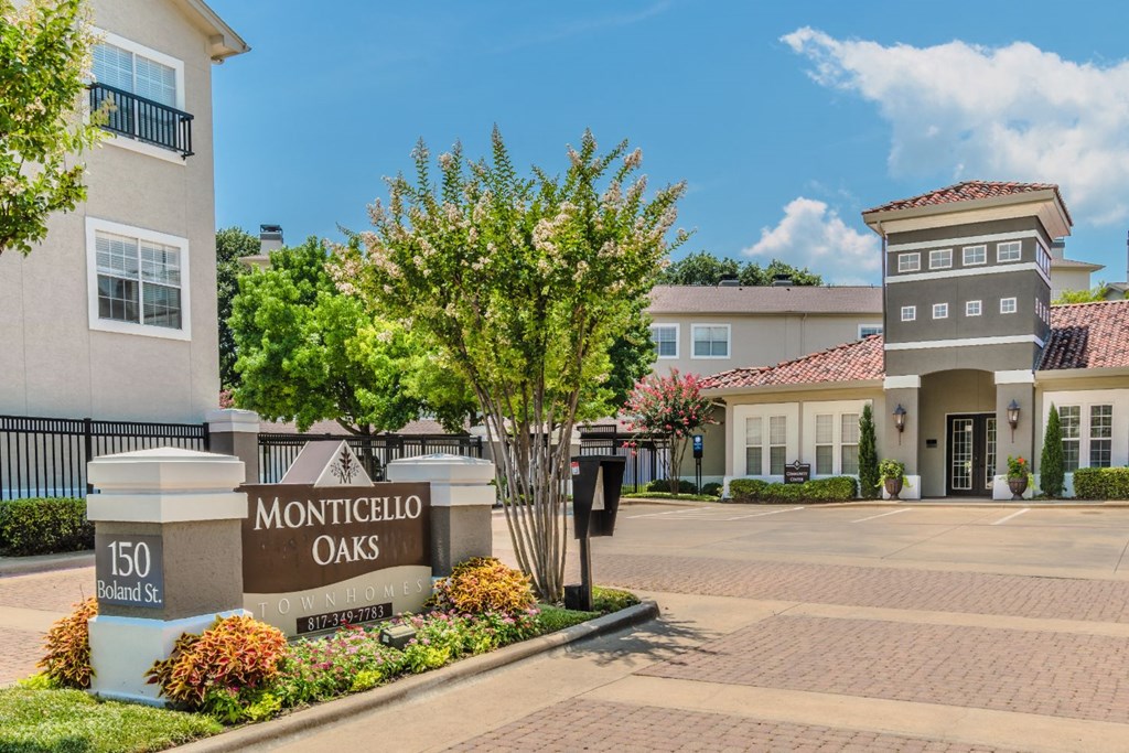 monticello oaks townhomes