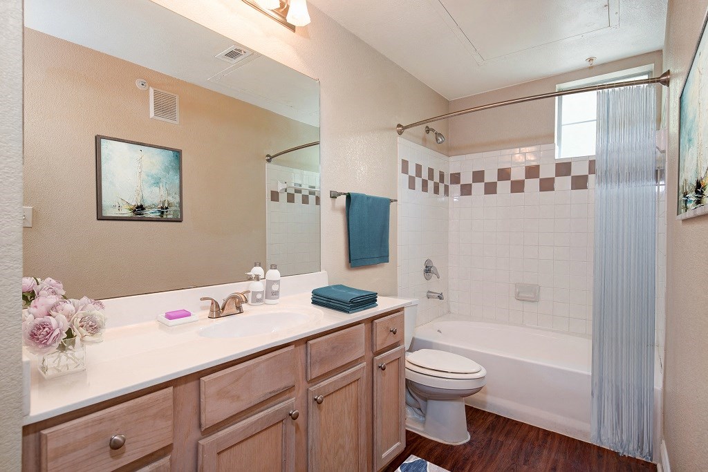 monticello oaks townhomes