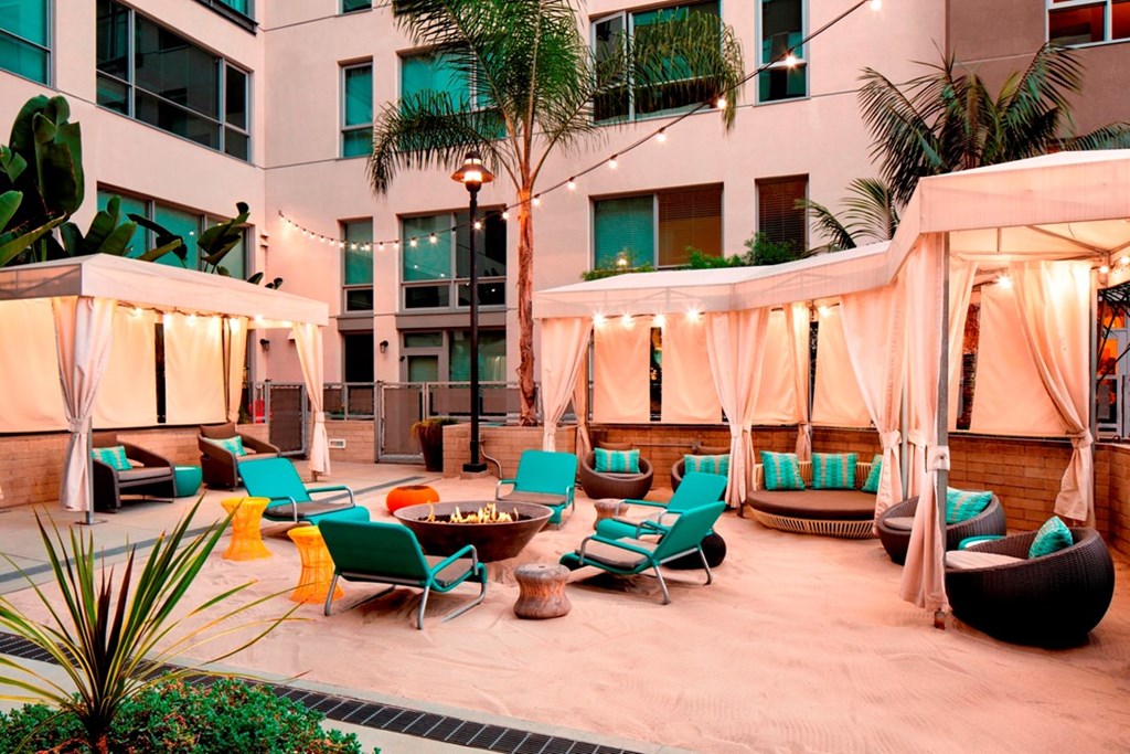 Private Courtyard at 7th and G Apartments in San Diego, CA 