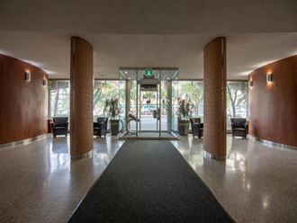 Beautiful and inviting front lobby.  Thumbnail click to zoom.