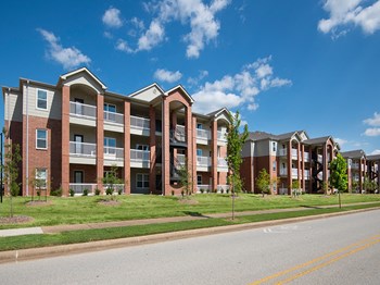 303 SE Ranger Blvd. 1-2 Beds Apartment for Rent - Photo Gallery 2