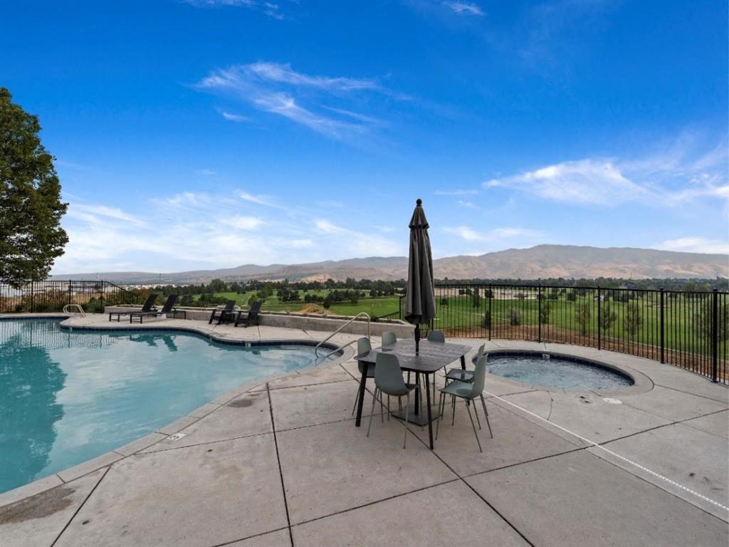 Hot tub at Columbia Village, Boise, Idaho