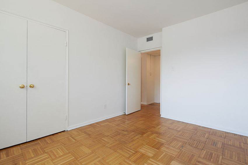 291 Avenue Road Studio-1 Bed Apartment for Rent - Photo Gallery