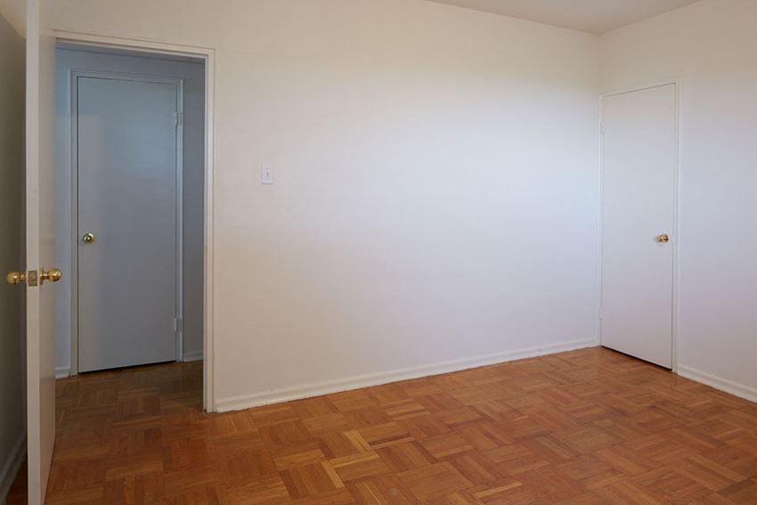 291 Avenue Road Studio-1 Bed Apartment for Rent - Photo Gallery