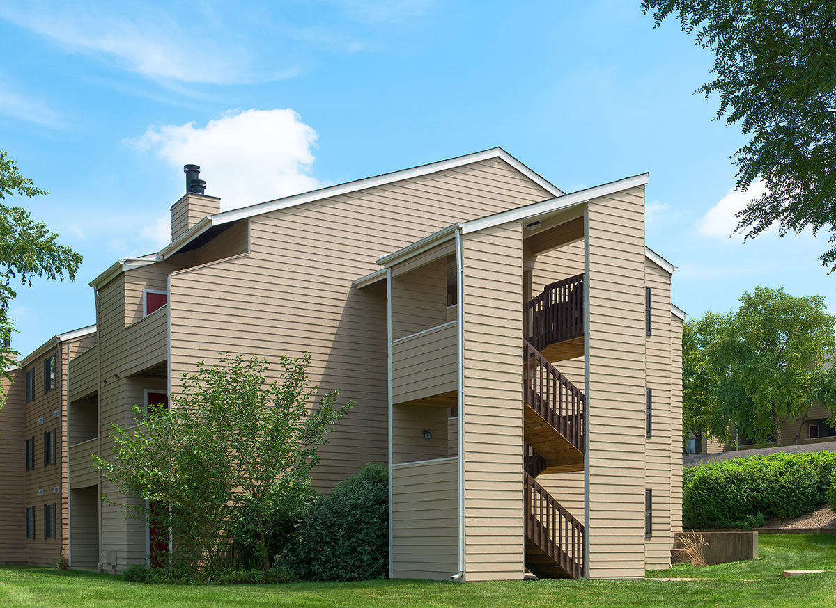 Highgrove at Big Bend Apartments in Manchester, MO