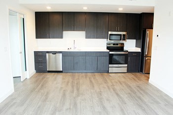 910 E Land Place 1-2 Beds Apartment for Rent - Photo Gallery 2