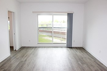910 E Land Place 1-2 Beds Apartment for Rent - Photo Gallery 3