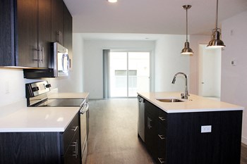 910 E Land Place 1-2 Beds Apartment for Rent - Photo Gallery 4