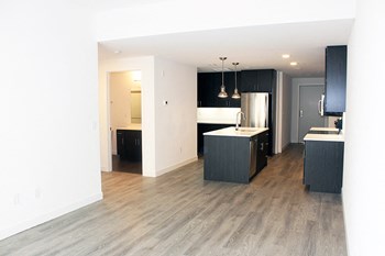 910 E Land Place 1-2 Beds Apartment for Rent - Photo Gallery 5