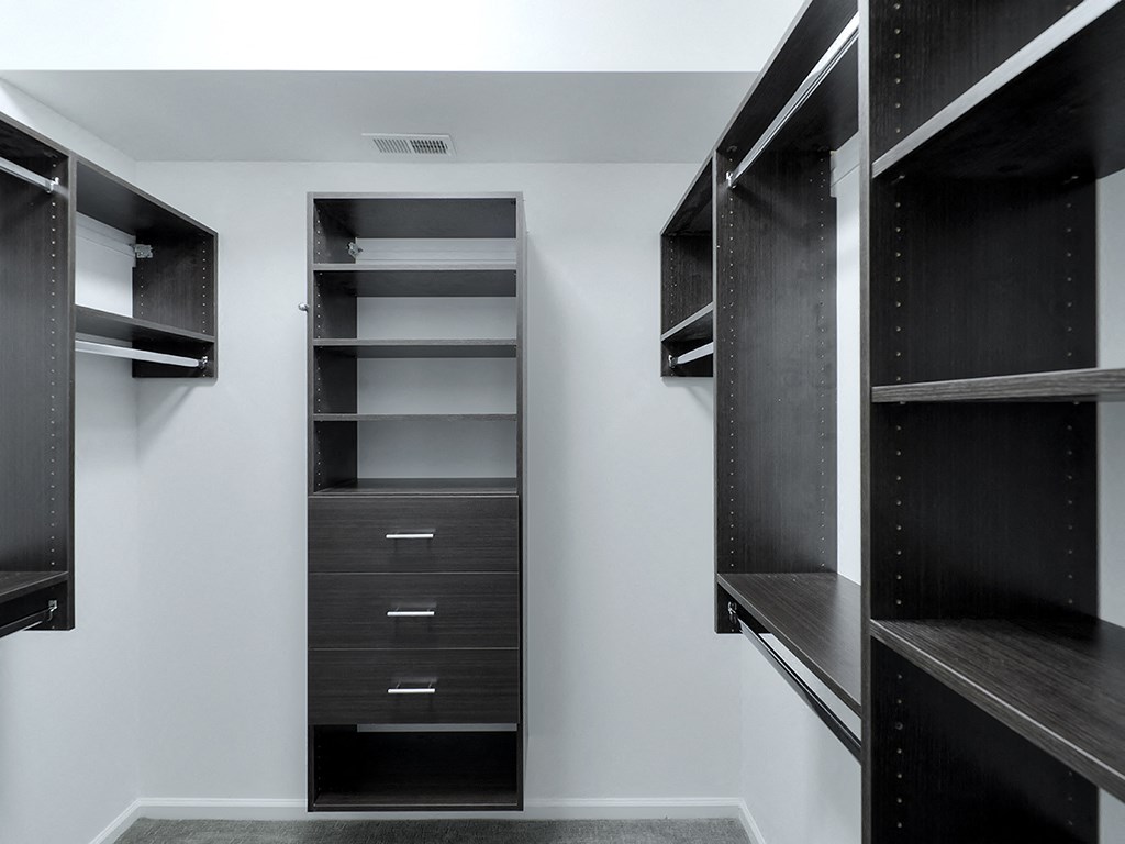 Closet at The MilTon Luxury Apartments, Illinois