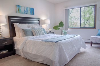 1045 Hiawatha Ave Studio-2 Beds Apartment, All Ages Multifamily Homes for Rent - Photo Gallery 4