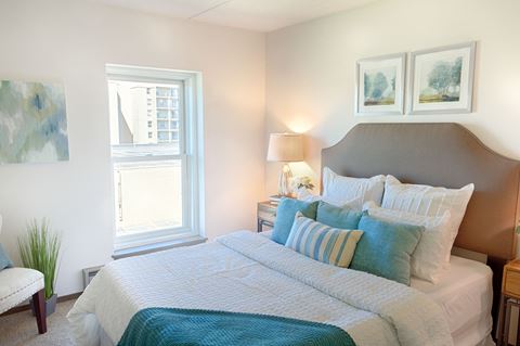 Gorgeous Bedroom at Knollwood Towers East Apartments, Hopkins, MN