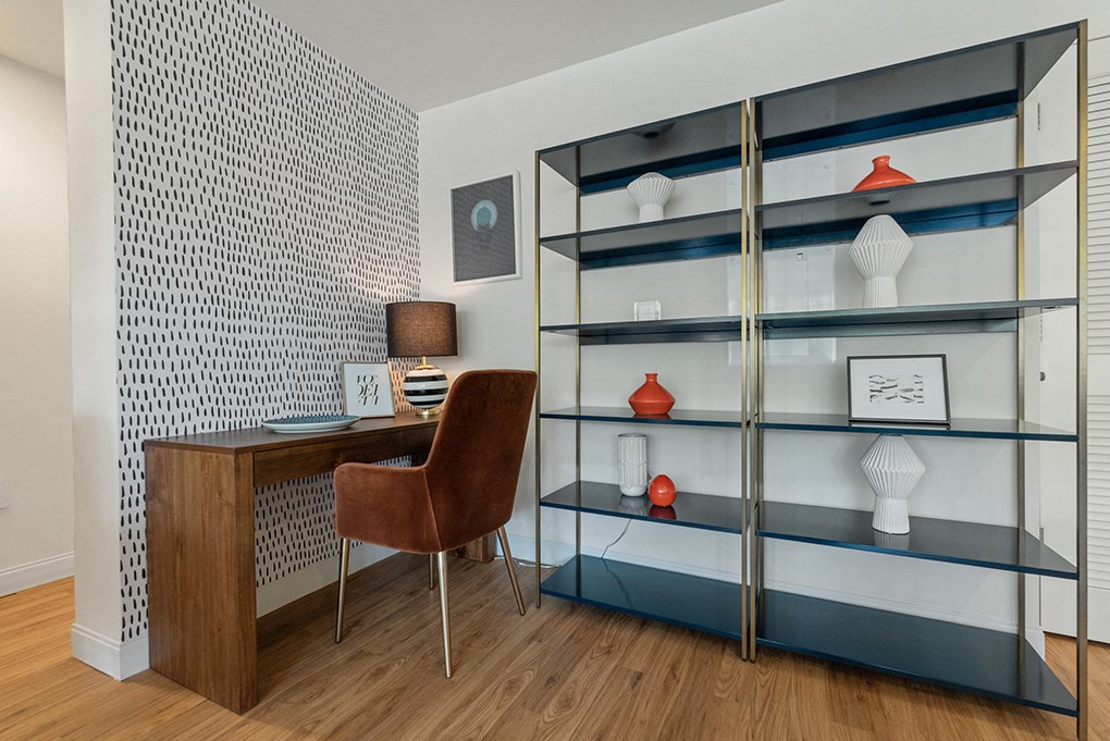 Office area in Philadelphia apartments with large desk and expansive bookshelves