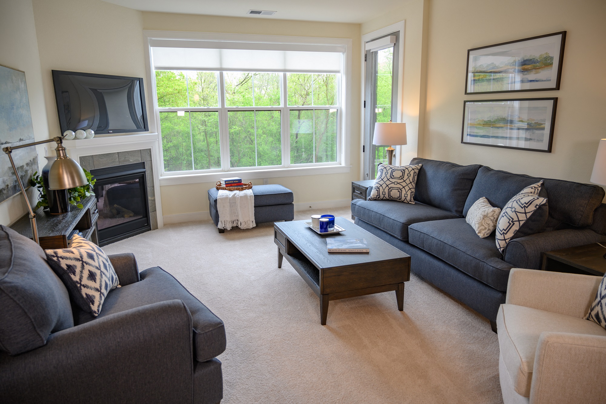 Living Room at Poplar Creek Apartments, Wisconsin