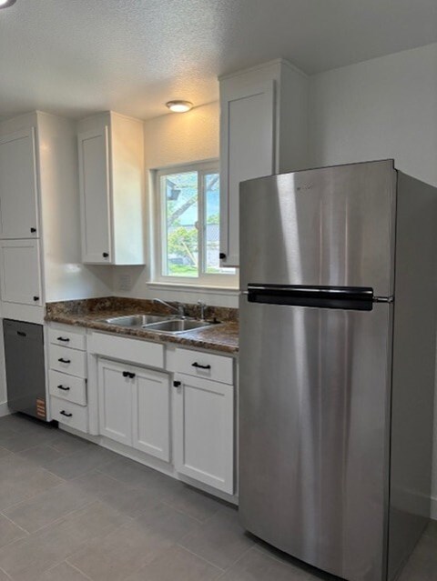 2306 East Orangeburg Avenue 3 Beds Apartment for Rent
