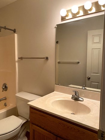 100-400 Hiawatha Lane 2-3 Beds Apartment for Rent - Photo Gallery 34