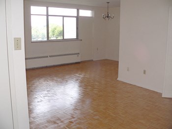 32 Clayland Drive Studio-2 Beds Apartment for Rent - Photo Gallery 2