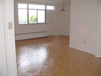 32 Clayland Drive Studio-2 Beds Apartment for Rent - Photo Gallery 5