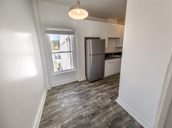 5611 Carlton Way Studio-1 Bed Apartment for Rent - Photo Gallery 2